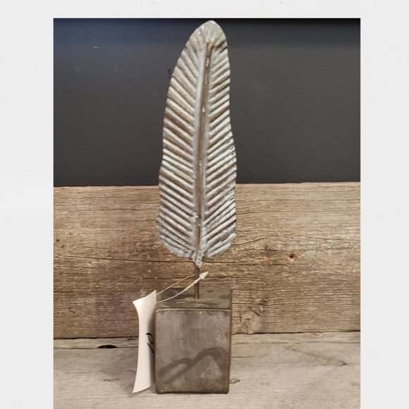 NWOT Renwill luxury tin foliage decor - Picture 1 of 4